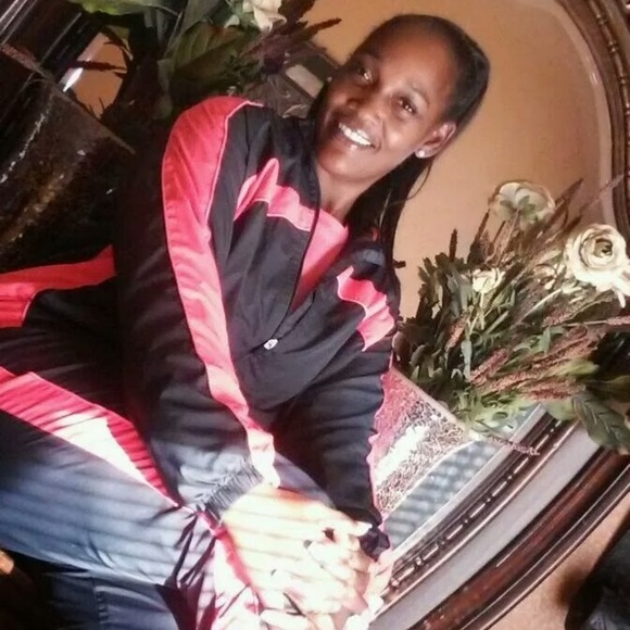 Meet your Posher, Tracy - Picture 1 of 1